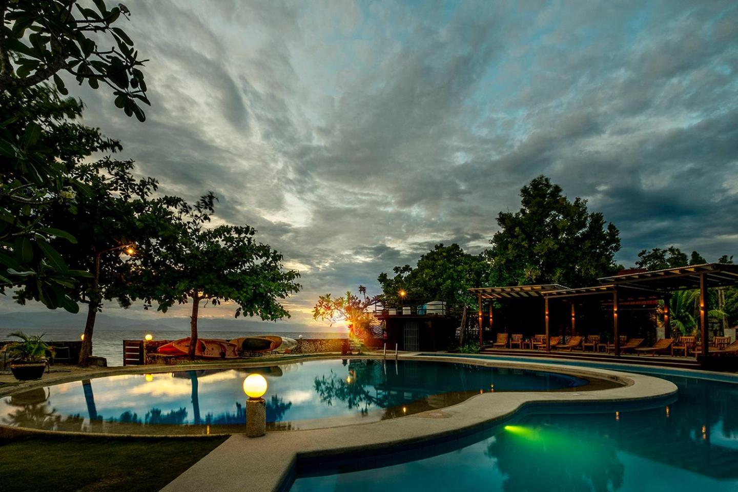 Club Serena Resort Moalboal Exterior photo